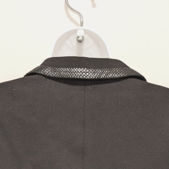 EUC Juicy Couture 6 Women's Faux Snakeskin Detail Tuxedo Style Blazer - Picture 6 of 8